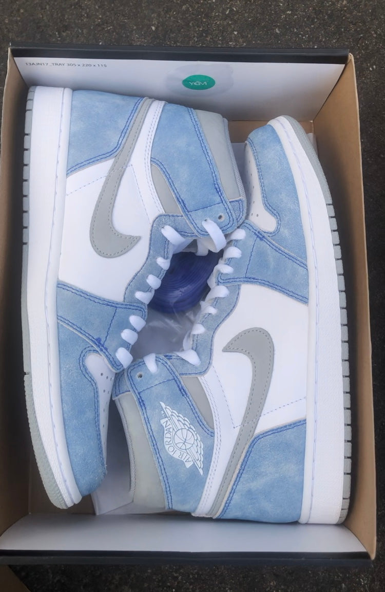 Size 9 Hyper royal 1s VNDS extremely clean with og box
